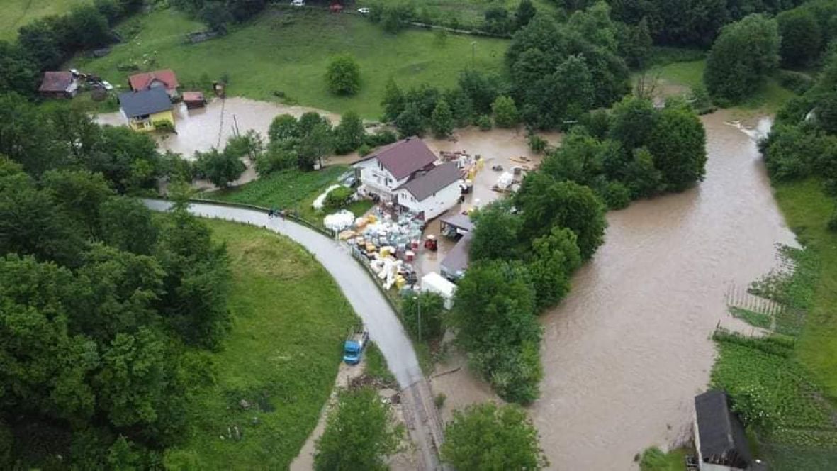 Poplave širom BiH Kladanj pod vodom, ekipe Civilne zaštite na terenu