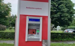 Foto: Addiko Bank / Postavljen drive-in bankomat