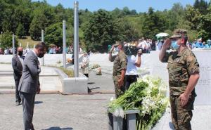 FOTO: Facebook / Ambasador Eric Nelson u Srebrenici
