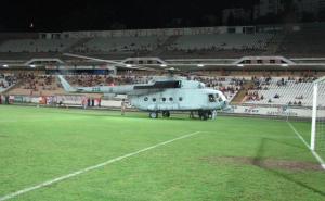 Foto: Bljesak.info / Helikopter na stadionu u Mostaru 2010. godine