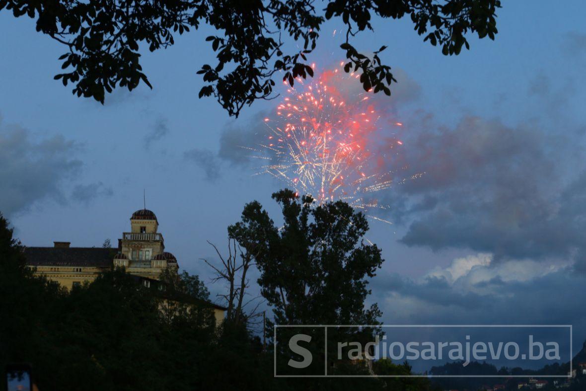 Mirise Halva Aksamskim Ezanom Nastupila Nova 1442 Hidzretska Godina Radio Sarajevo