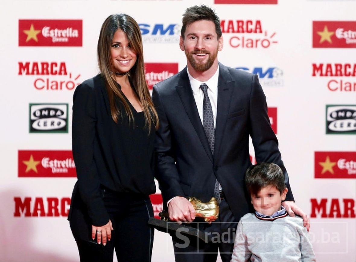 Foto: EPA-EFE/Messi sa porodicom