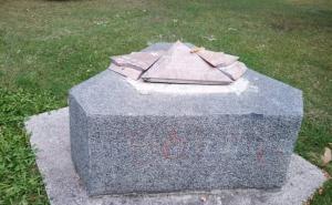Foto: UABNOR / Uništen partizanski spomenik u Bugojnu
