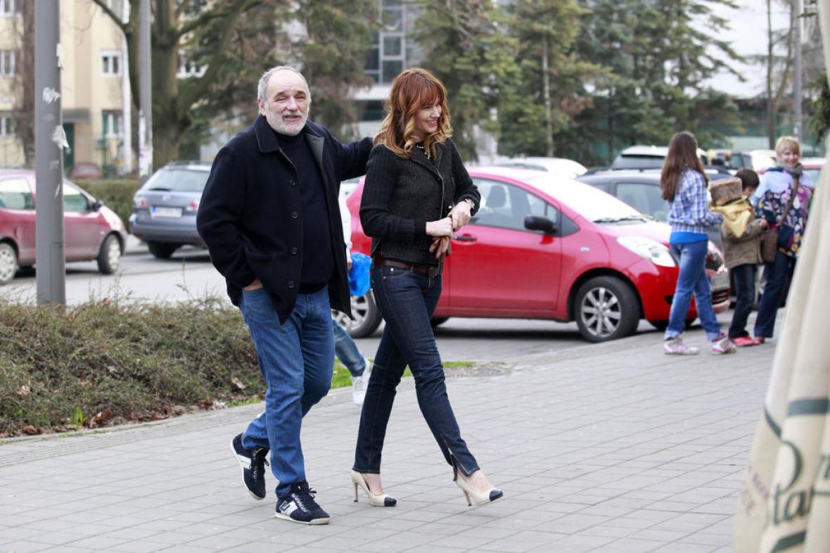 Pozitivni Komentari U Sedmoj Deceniji Supruga Ä'orÄ'a Balasevica Izgleda Kao Djevojcica Radio Sarajevo