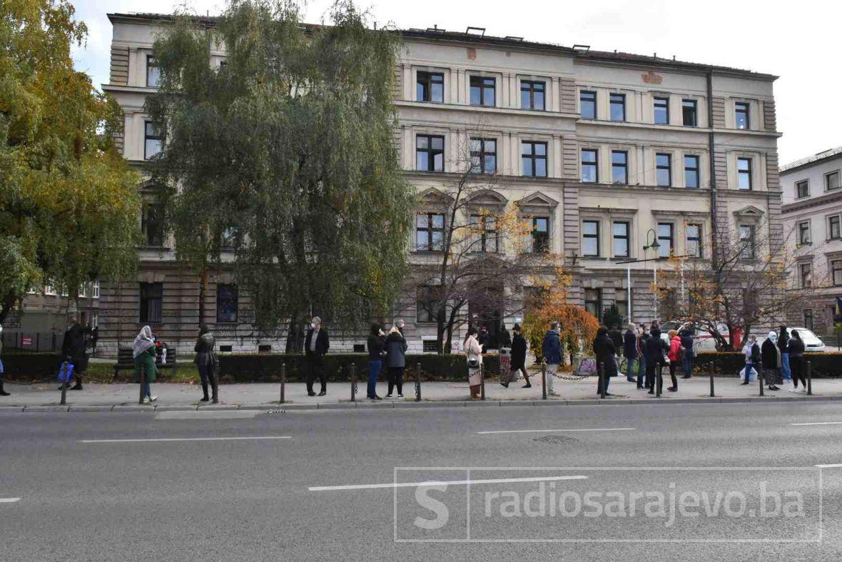 Foto: A. K. /Radiosarajevo.ba/Gužve ispred domova zdravlja