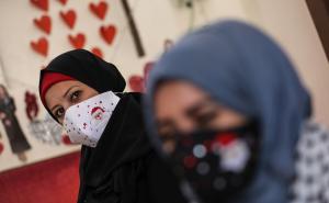 Foto: Anadolija / Dizajnerka iz Gaze Suhad Seydem izrađuje neobične maske 