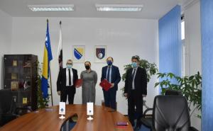 Foto: Press služba KS / Mario Nenadić i Muamer Mahmutović potpisali sporazum