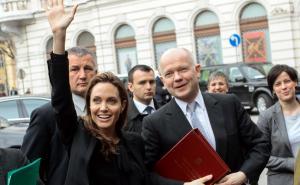 Foto: EPA-EFE / Angelina Jolie i William Hague