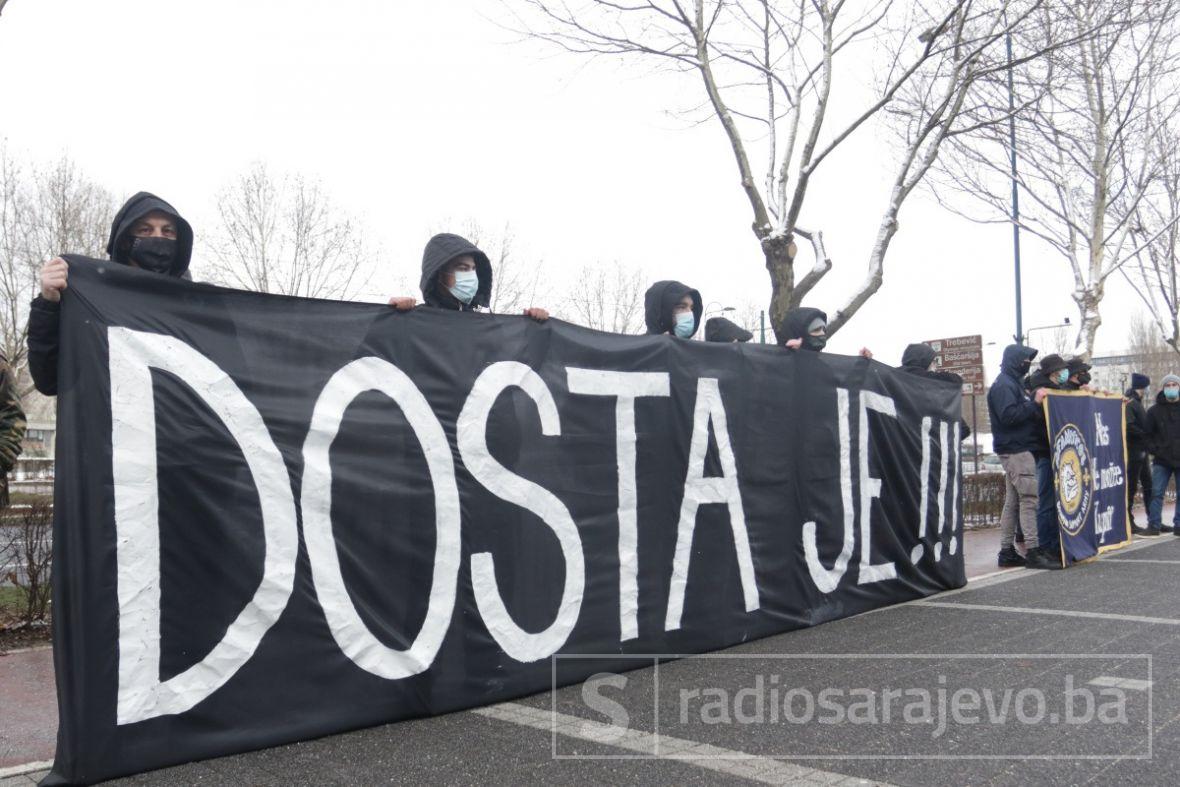 Foto: Dž. K. / Radiosarajevo.ba/Protesti ispred Nogometnog saveza