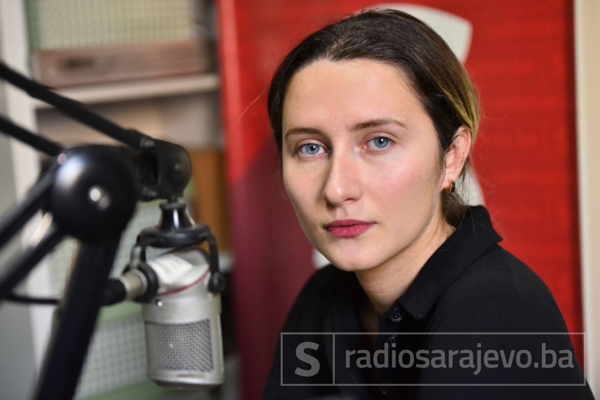 FOTO: Radiosarajevo.ba/Smirna Kulenović u studiju Radija Sarajevo
