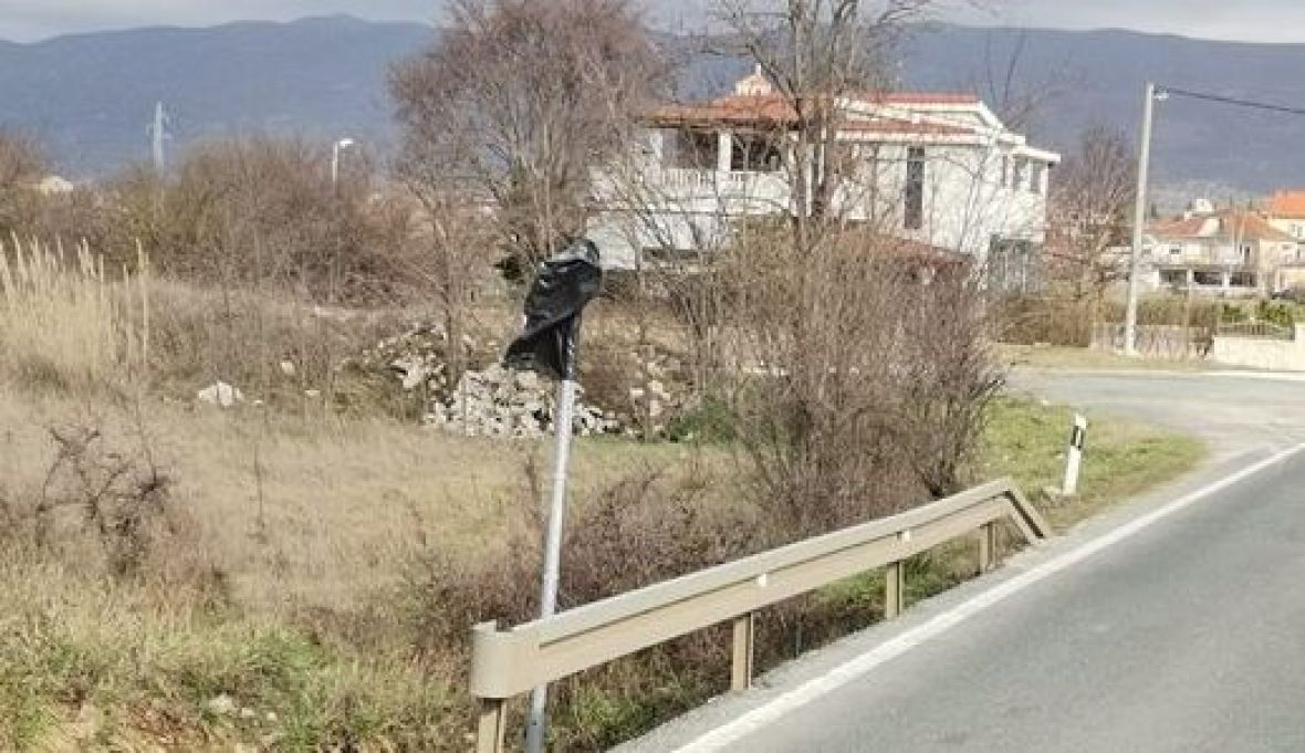 Crna kesa na kameri u Zagori - undefined