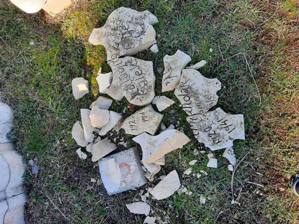 Ponovo oskrnavljeno Partizansko groblje u Mostaru - undefined