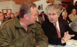 FOTO: EPA / Zločinci Ratko Mladić i Radovan Karadžić