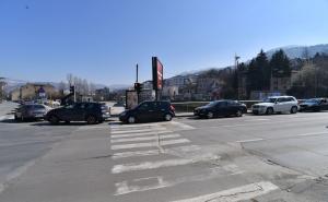 Foto: A.K./Radiosarajevo.ba / Velika gužva ispred Drive in punkta