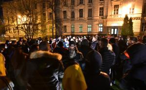 Foto: A.K./Radiosarajevo.ba / Mirni protesti ispred zgrade Vlade Kantona
