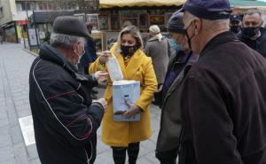 Foto: Dž.K./Radiosarajevo / Civilna zaštita općine Stari grad besplatno dijelila maske građanima