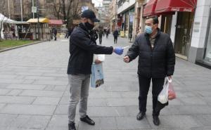 Foto: Dž.K./Radiosarajevo / Civilna zaštita općine Stari grad besplatno dijelila maske građanima