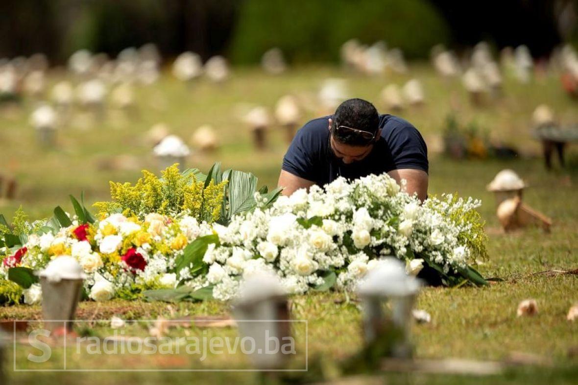 Foto: EPA-EFE/U Brazilu umrlo skoro 300 hiljada ljudi