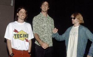 Foto: Pinterest / Grohl, Novoselic i Cobain uoči koncerta