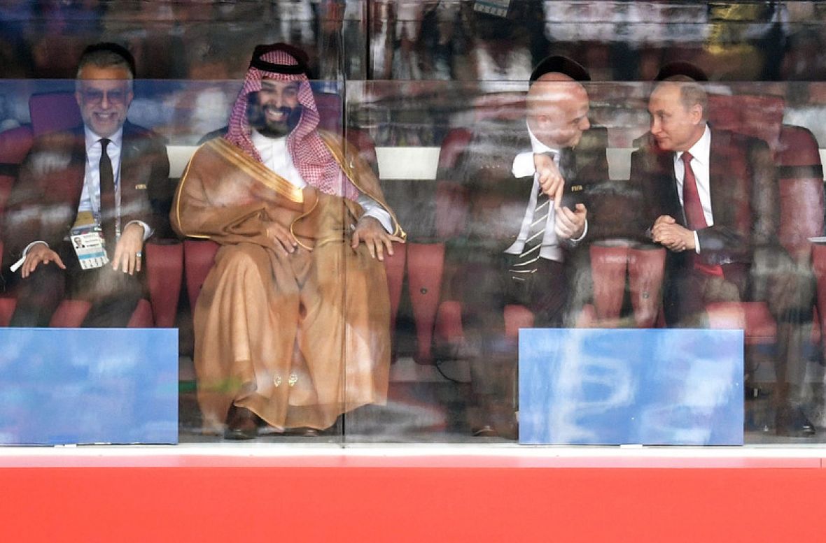 EPA/Putin na jednoj od utakmica sa Gianni Infantino i princom Salmanom
