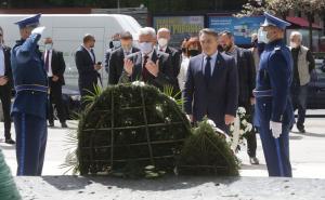 Foto: Dž.K./Radiosarajevo / Polaganje cvijeca ubijenoj djeci Sarajeva