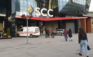 Foto: Radiosarajevo.ba / Hitna pomoć i policija ispred SCC-a