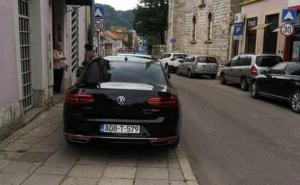 Foto: Bljesak.info / Parkirano vozilo u Mostaru