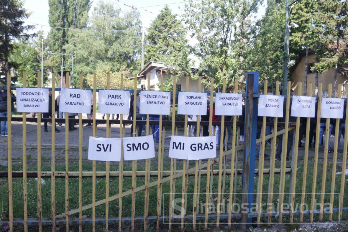 Foto: Dž. K. / Radiosarajevo.ba/Na protestu radnika GRAS-a pozlilo radniku