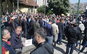 Foto: Dž. K. / Radiosarajevo.ba / Na protestu radnika GRAS-a pozlilo radniku