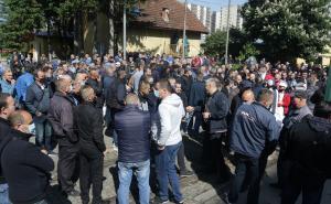 Foto: Dž. K. / Radiosarajevo.ba / Na protestu radnika GRAS-a pozlilo radniku