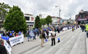 Foto: N. G. / Radiosarajevo.ba / Građani ispred Parlamenta BiH 