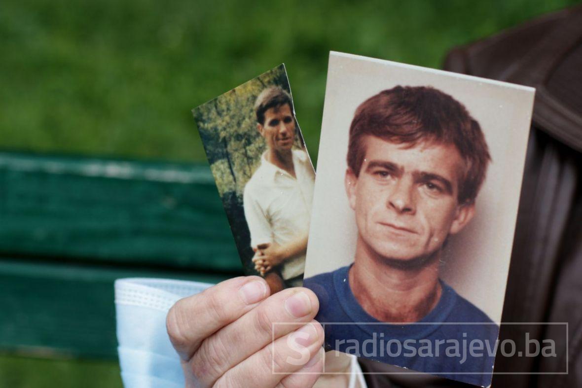 Prijedorčanka Semira Musić pokazuje oca i brata koje je izgubila - undefined