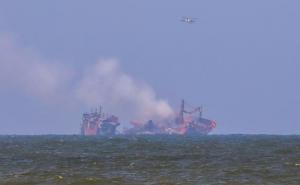 FOTO: EPA / Brod koji tone 