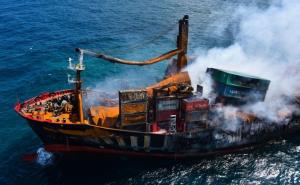 FOTO: EPA / Brod koji tone 