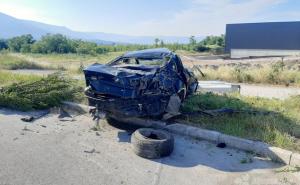 Foto: Bljesak.info / Nesreća kod Mostara: BMW izletio s ceste, povrijeđen vozač