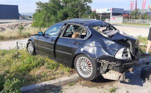 Foto: Bljesak.info / Nesreća kod Mostara: BMW izletio s ceste, povrijeđen vozač