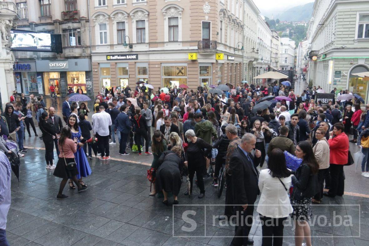 Foto: Dž.K./Radiosarajevo/Maturanti slave u Sarajevu