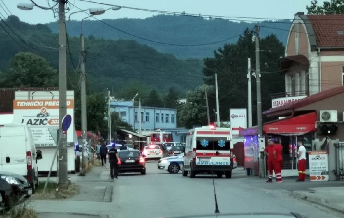 Foto: Prtscr / Blic.rs/Evakuacija gradana Cacka na gradski stadion
