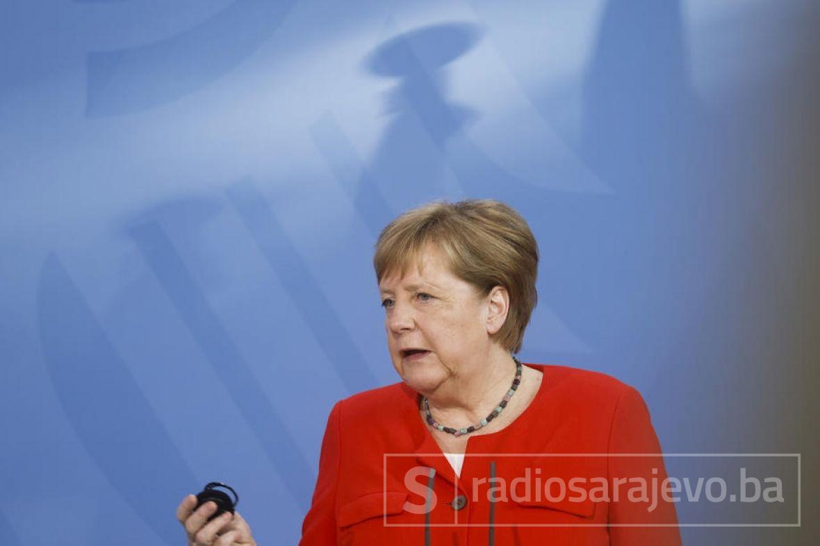 FOTO: EPA/Angela Merkel