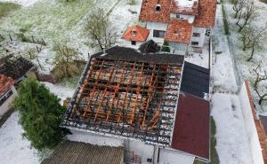 Foto: Pozega.eu / : Razorna oluja u Požegi srušila debeli zid zatvora