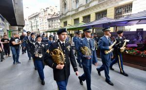 Foto: N. G. / Radiosarajevo.ba / Vojni orkestri SAD i BiH defilovali ulicama Sarajeva