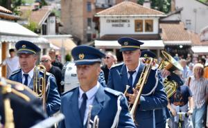 Foto: N. G. / Radiosarajevo.ba / Vojni orkestri SAD i BiH defilovali ulicama Sarajeva