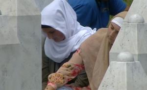 FOTO: Screenshot / Klanjanje dženaze Srebrenica