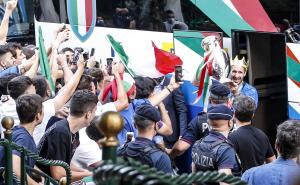 Foto: EPA-EFE / Italijani se vratili kući nakon što su osvojili Euro 
