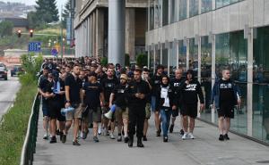 Foto: N. G. / Radiosarajevo.ba / Manijaci u korteu krenuli na Grbavicu 