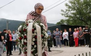 Foto: Vlada KS / Odata počast žrtvama u Tarčinu
