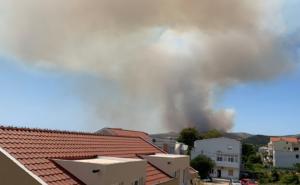 Foto: Twitter / Požar u Trogiru