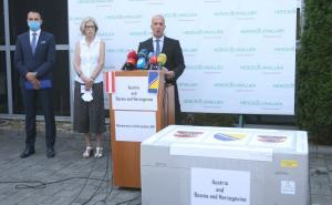 Foto: Dž. K. / Radiosarajevo.ba / Donacija od pola miliona doza vakcina AstraZeneca 