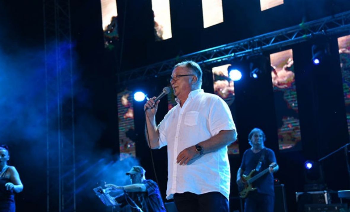 Koncert /Objavljen snimak Pogledajte kako je Banja Luka pjevala s Halidom Bešlićem / Radio Sarajevo