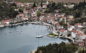 Foto: Slobodna Dalmacija  / Malo dalmatinsko mjesto obara rekorde u posjećenosti 